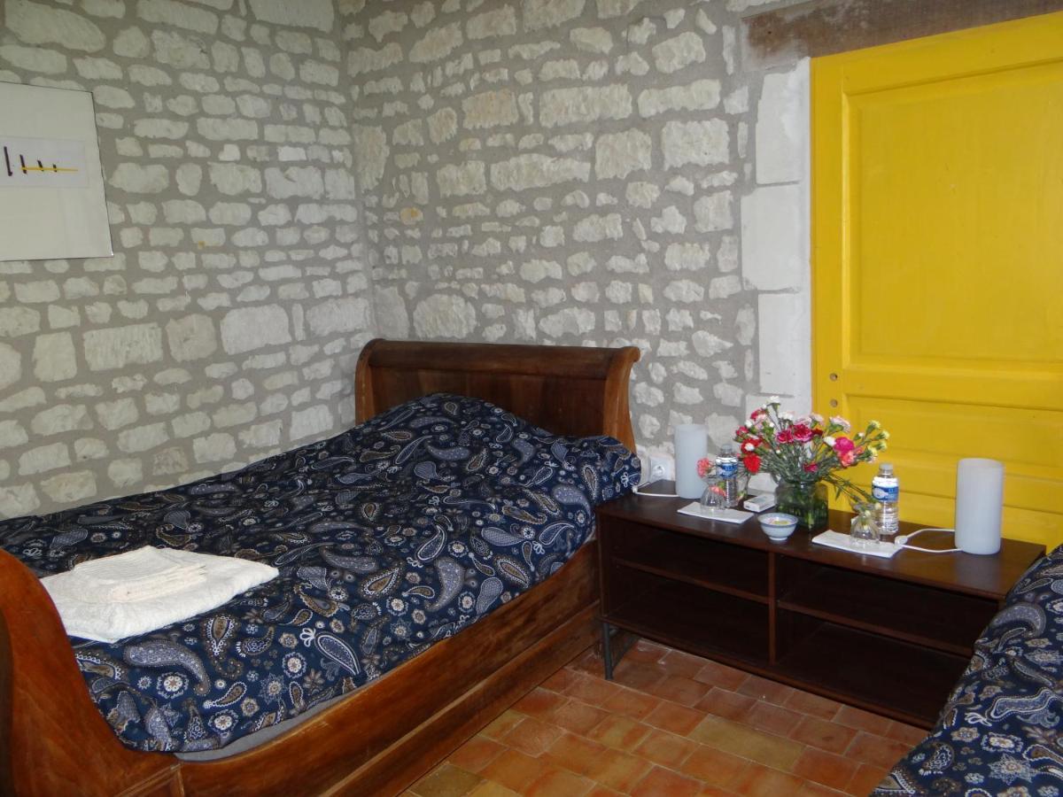 Gite Du Manoir Des Roches Saires Exterior photo
