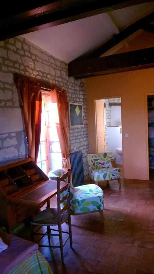Gite Du Manoir Des Roches Saires Exterior photo