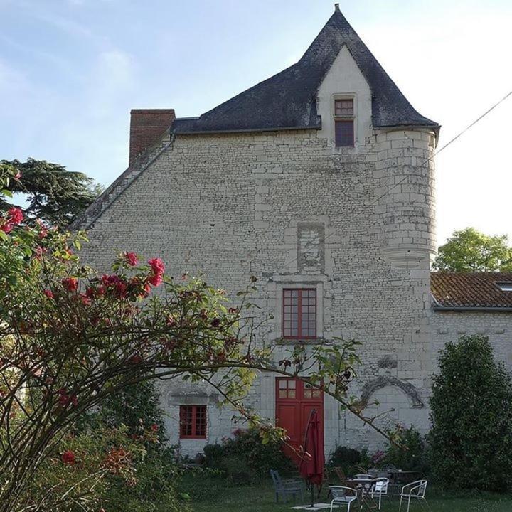 Gite Du Manoir Des Roches Saires Exterior photo