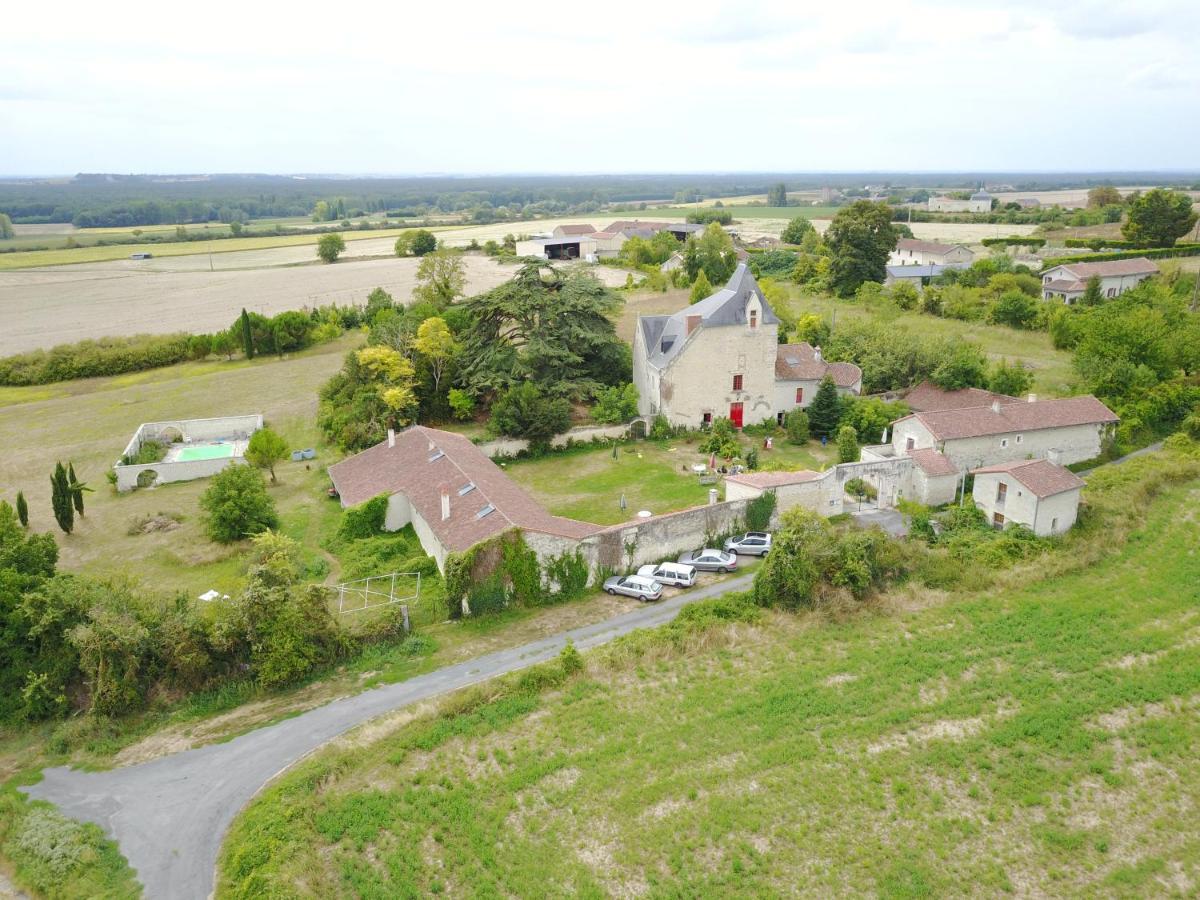 Gite Du Manoir Des Roches Saires Exterior photo